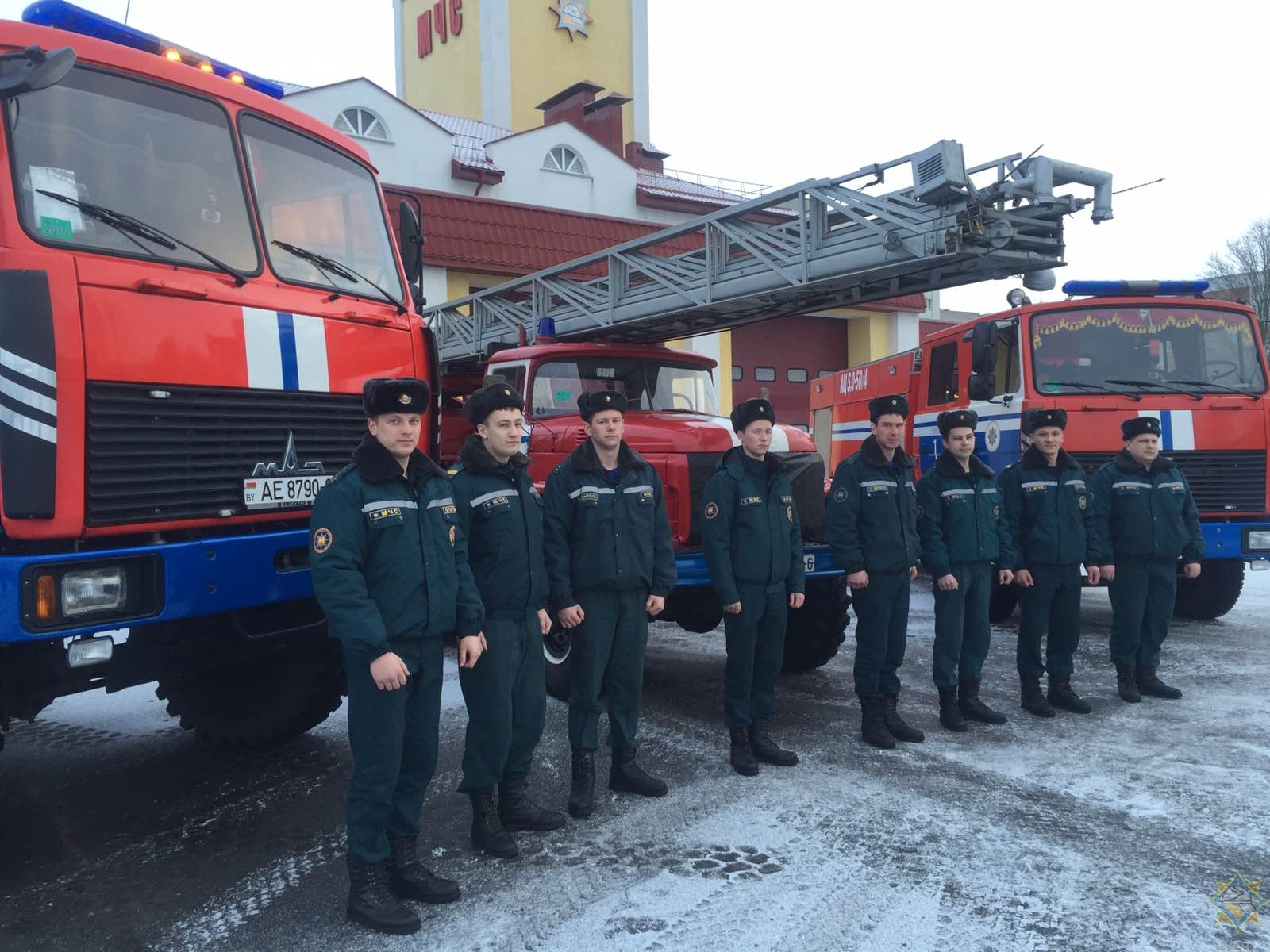 При смене караула пожарные автомобили. Караул пожарной охраны. Пожарный караул МЧС. 1 Караул пожарной части. 1 Караул МЧС.